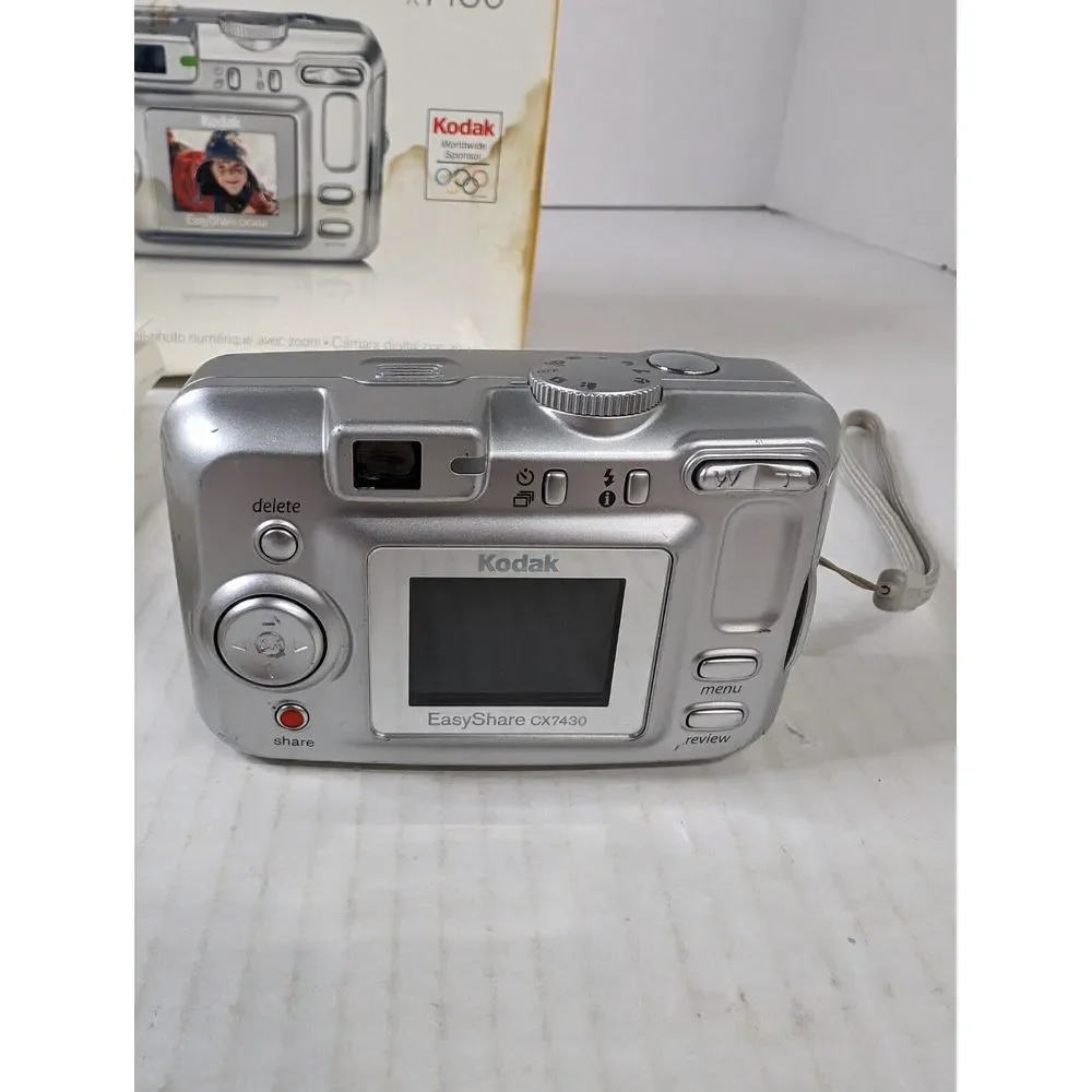 Kodak Easyshare‎ CX7430 4 MP Digital Camera with 3x Optical Zoom *For Parts*